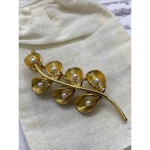 Vintage Brooch - Gold Tone Metal -Faux Pearl